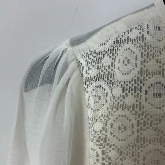 Vero Moda chiffon long sleeve with lined lace  front. - Picture 4 of 6